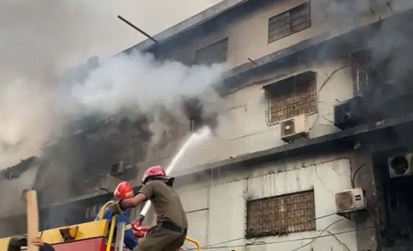 Read more about the article পাকিস্তানে ভয়াবহ আগুনের ঘটনায় পাঁচজন নিহত