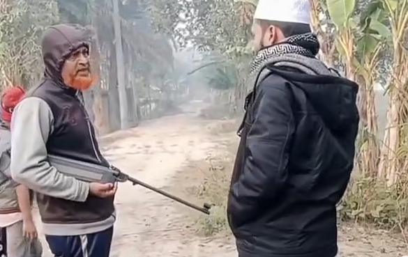 Read more about the article পাখি শিকারে বাধা তরুণের, এয়ারগান হাতে শিক্ষকের সঙ্গে তর্ক