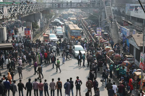 Read more about the article সায়েন্স ল্যাব ও টেকনিক্যাল মোড়ে সাত কলেজ শিক্ষার্থীদের নতুন করে অবরোধ, চরম ভোগান্তিতে নগরবাসী