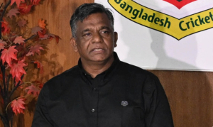 Read more about the article অলৌকিক কিছুর আশায় তাকিয়ে আমিনুল ইসলাম