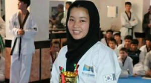 Read more about the article ‘ঠিকভাবে’ হিজাব না পরার অভিযোগে আটক তরুণী, ১৩ দিন পর মুক্ত করল কর্তৃপক্ষ