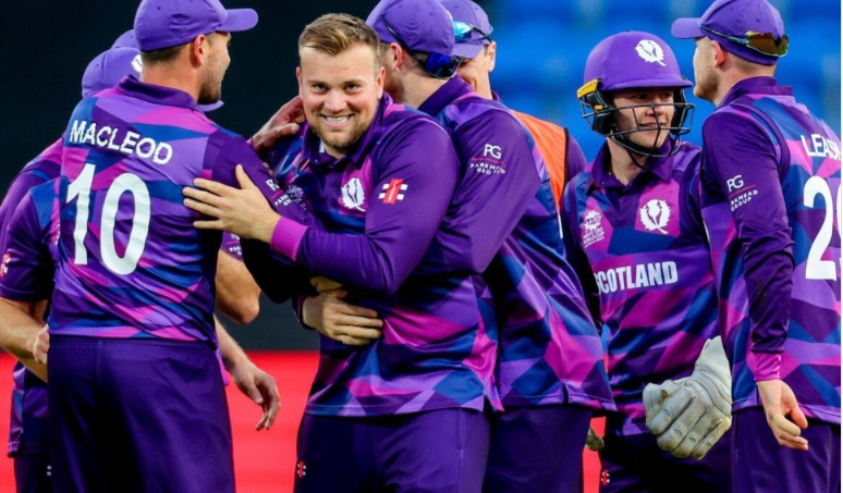 You are currently viewing শেষ মুহূর্তে টি-টোয়েন্টি বিশ্বকাপে সুযোগ পাওয়া স্কটল্যান্ডের সামনে ভিসা, জার্সি ও স্পন্সর চ্যালেঞ্জ