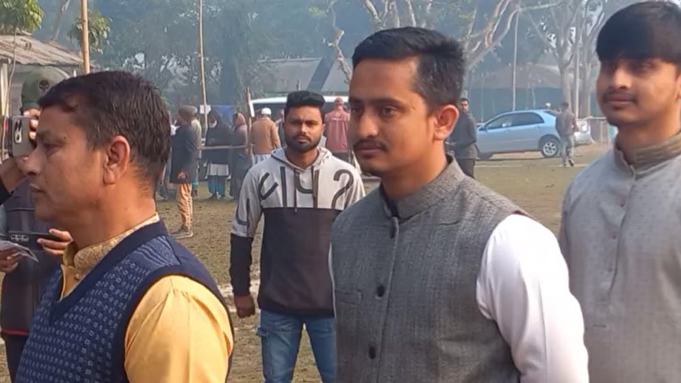 Read more about the article নিজ নির্বাচনী এলাকায় ভোট দিলেন সারজিস আলম