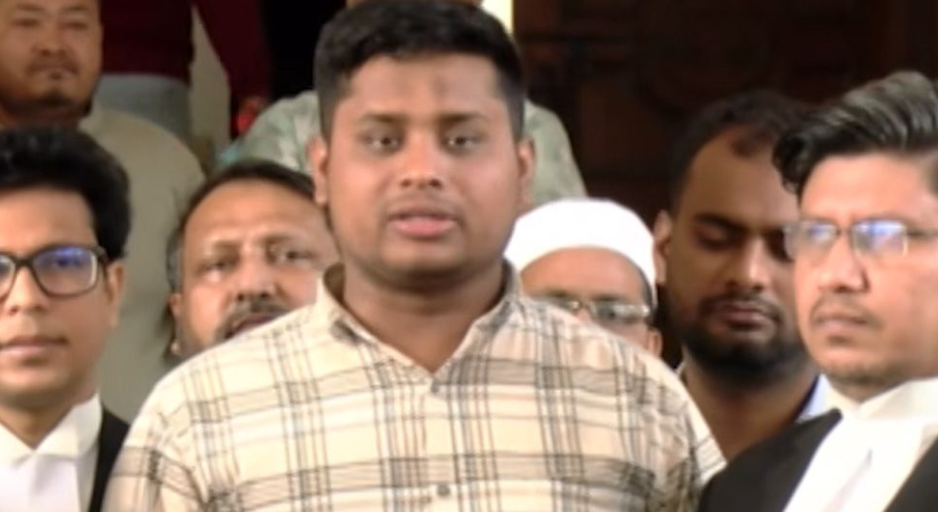 Read more about the article ভয়ভীতি উপেক্ষা করেই এগিয়ে যাব: হাসনাত