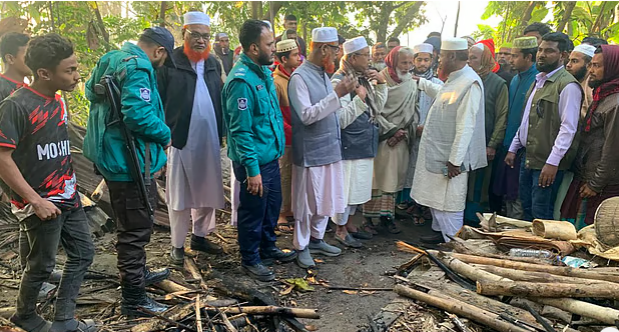 Read more about the article জামায়াত সমর্থকের বাড়িতে অগ্নিসংযোগ, বিএনপি সমর্থকদের বিরুদ্ধে অভিযোগ