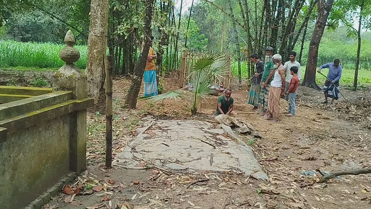 Read more about the article গাইবান্ধায় একই গ্রামের নিহতদের দাফন দুপুরে, চলছে কবর খনন