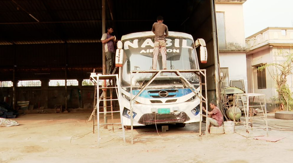 Read more about the article ঈদ যাত্রার জন্য প্রস্তুত হচ্ছে গণপরিবহন