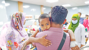 Read more about the article হামে আক্রান্ত শিশুদের ঘিরে হাসপাতালে উদ্বেগে স্বজনরা