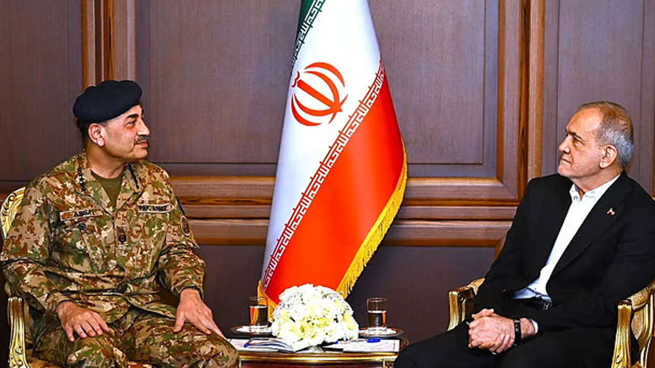 You are currently viewing ইরান–যুক্তরাষ্ট্র সংঘাত থামাতে কেন কেন্দ্রীয় ভূমিকায় আসিম মুনির